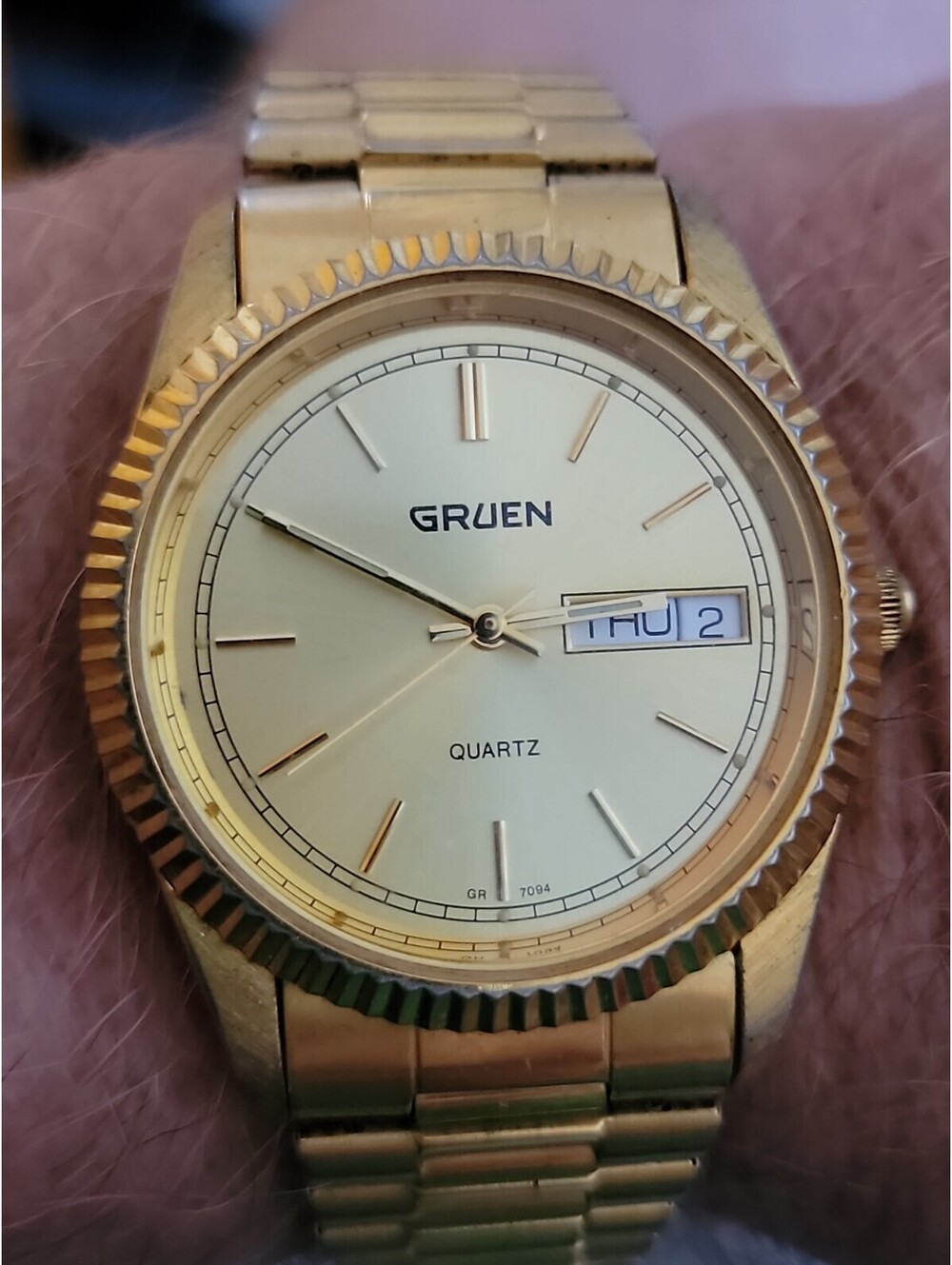 Gruen Silver Star Men's Quartz Analog Date 100ft Gold Tone